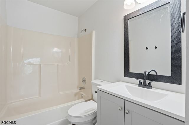 5323 Treetops DR T203, Naples, FL 34113