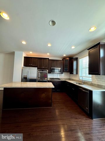 22885 EILEEN SQ, Sterling, VA 20166
