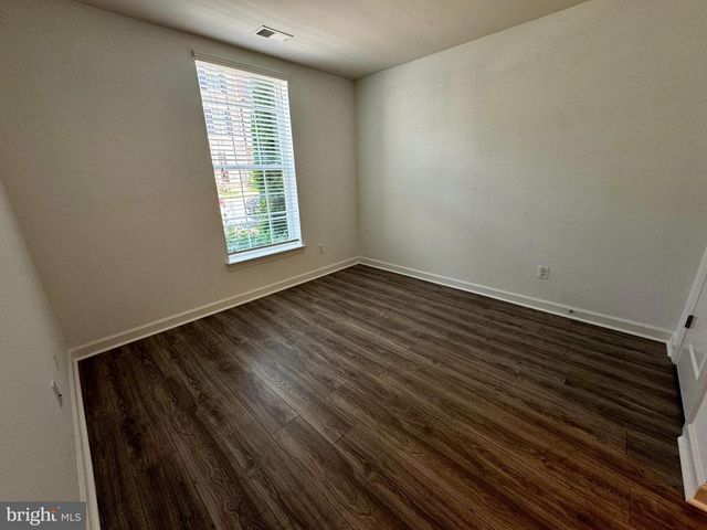 22885 EILEEN SQ, Sterling, VA 20166