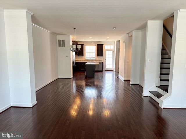 22885 EILEEN SQ, Sterling, VA 20166