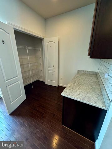 22885 EILEEN SQ, Sterling, VA 20166