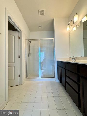 22885 EILEEN SQ, Sterling, VA 20166