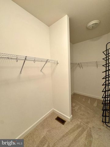 22885 EILEEN SQ, Sterling, VA 20166