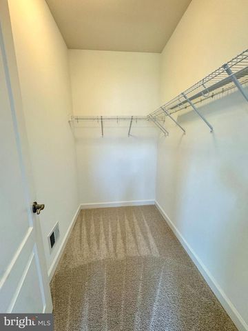 22885 EILEEN SQ, Sterling, VA 20166