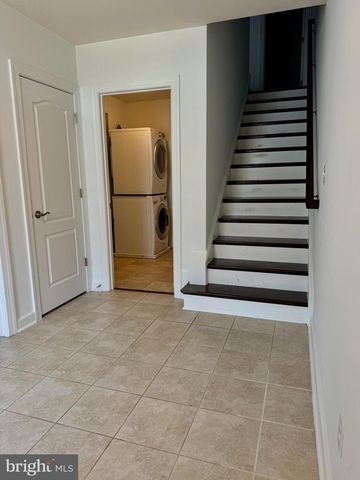 22885 EILEEN SQ, Sterling, VA 20166