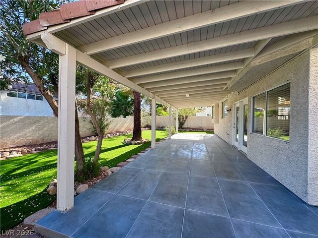 9721 Cascade Falls Avenue, Las Vegas, NV 89117