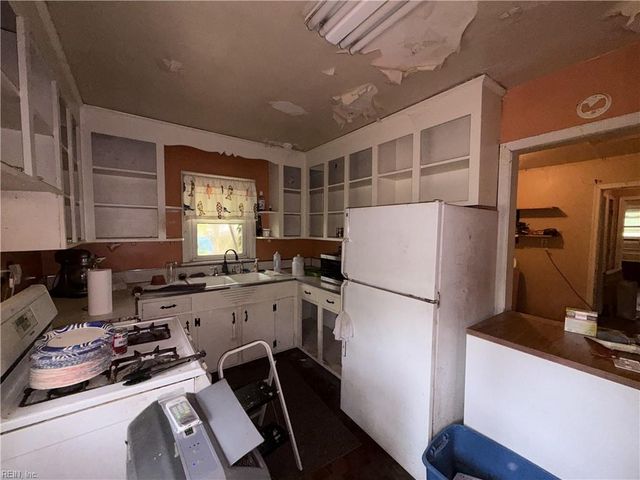864 E Sparrow RD, Virginia Beach, VA 23464