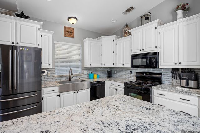 6177 Deanne Marie Dr, Zachary, LA 70791