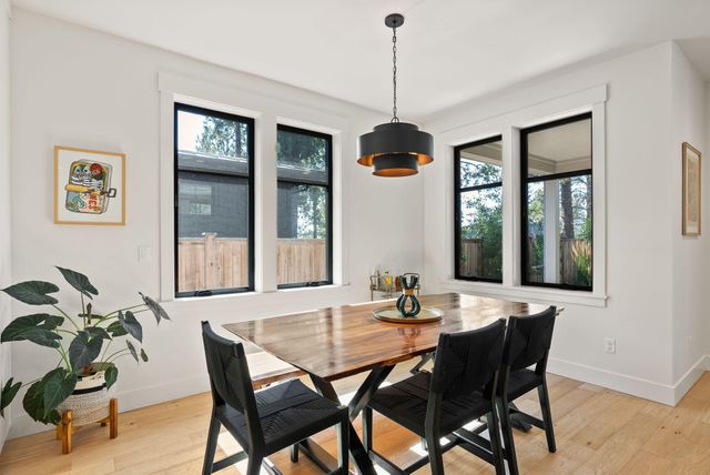 1185 NW Singleton Place, Bend, OR 97703