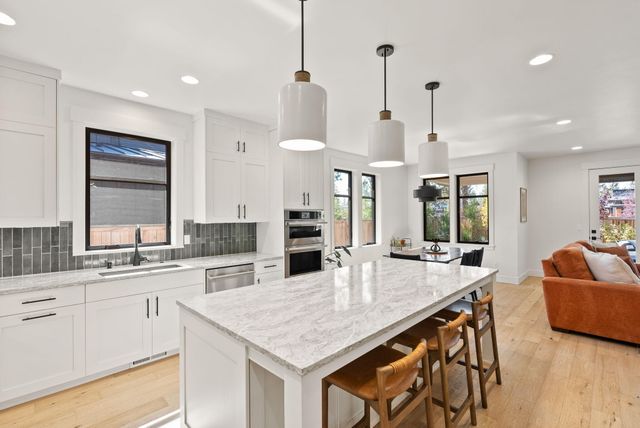 1185 NW Singleton Place, Bend, OR 97703