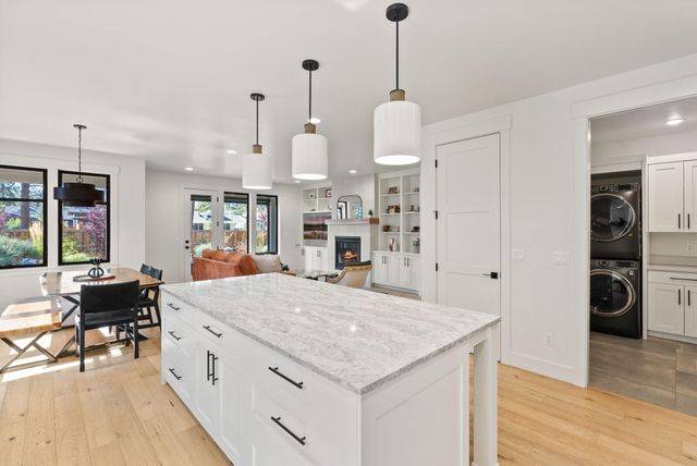 1185 NW Singleton Place, Bend, OR 97703