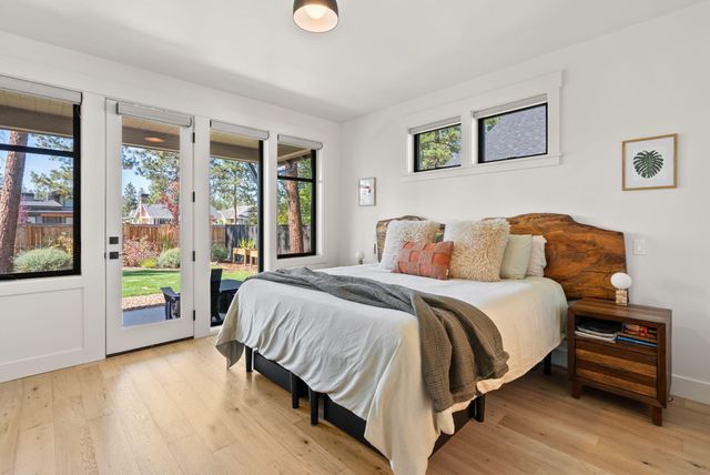 1185 NW Singleton Place, Bend, OR 97703