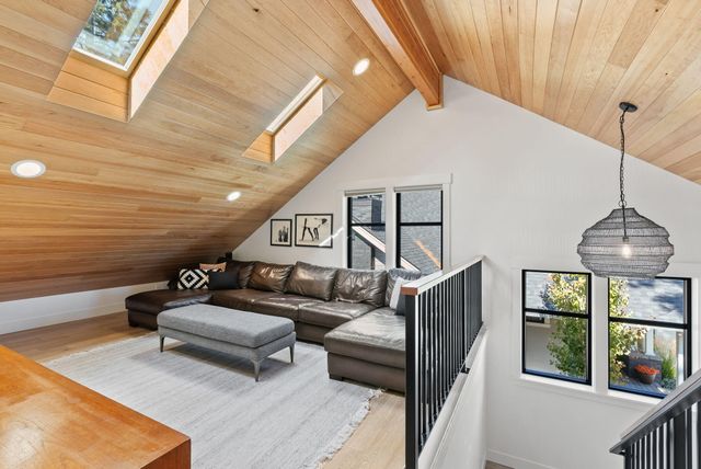 1185 NW Singleton Place, Bend, OR 97703