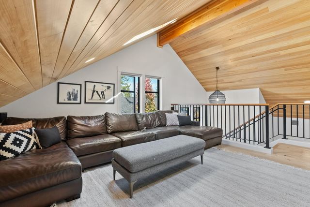 1185 NW Singleton Place, Bend, OR 97703