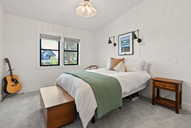 1185 NW Singleton Place, Bend, OR 97703