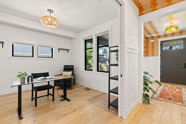 1185 NW Singleton Place, Bend, OR 97703