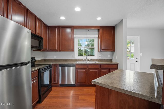 1312 Plantation Drive, Johnson City, TN 37604
