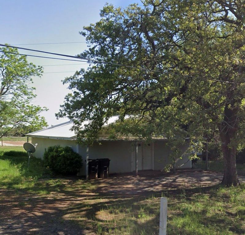 1414 S Broadway Street, Jewett, TX 75846