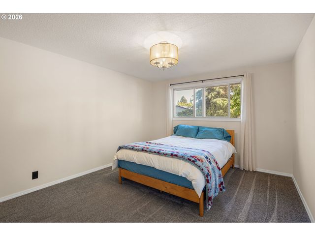1015 SAVILLE Ave, Eugene, OR 97404