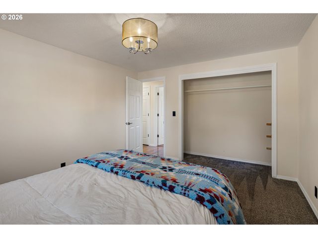 1015 SAVILLE Ave, Eugene, OR 97404