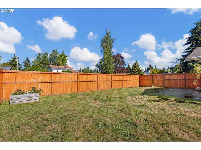1015 SAVILLE Ave, Eugene, OR 97404