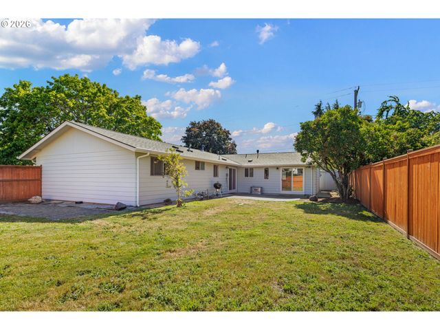 1015 SAVILLE Ave, Eugene, OR 97404