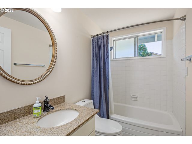 1015 SAVILLE Ave, Eugene, OR 97404