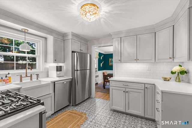 42 Gifford Road, West Hartford, CT 06119