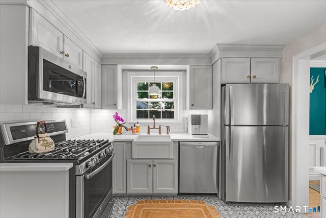 42 Gifford Road, West Hartford, CT 06119