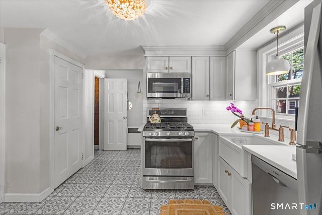42 Gifford Road, West Hartford, CT 06119