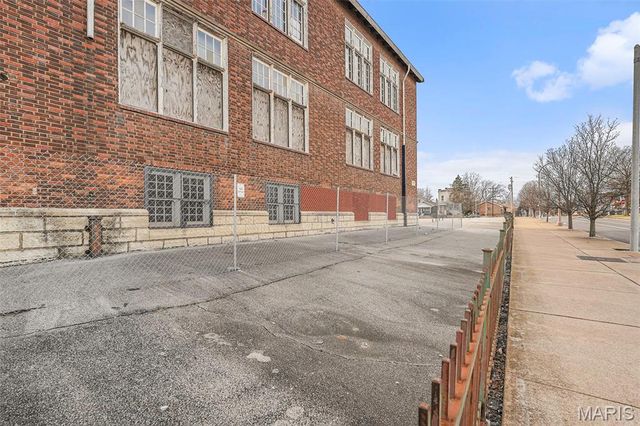 5814 Thekla Avenue, St Louis, MO 63120