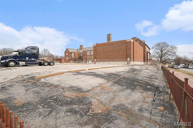 5814 Thekla Avenue, St Louis, MO 63120