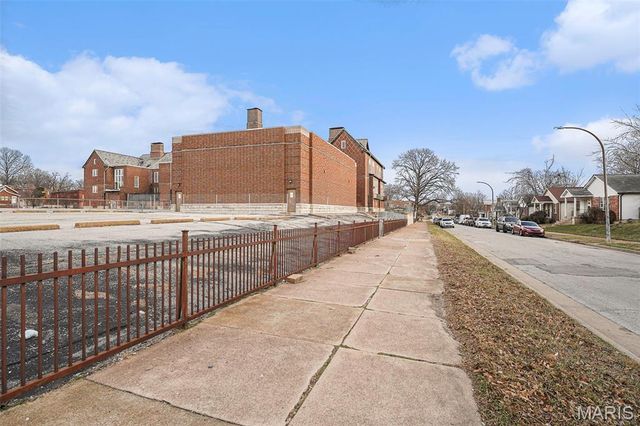 5814 Thekla Avenue, St Louis, MO 63120