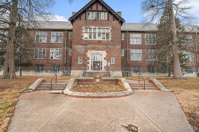 5814 Thekla Avenue, St Louis, MO 63120