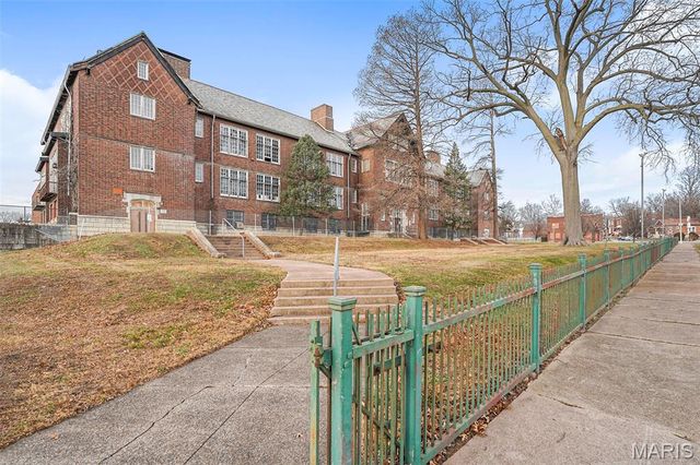 5814 Thekla Avenue, St Louis, MO 63120