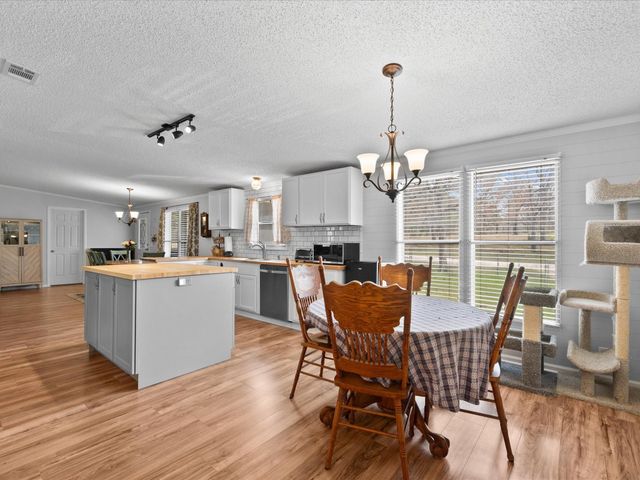 4 Ripple Creek Drive, Huntsville, TX 77320