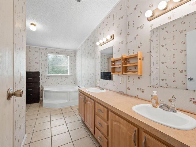 4 Ripple Creek Drive, Huntsville, TX 77320