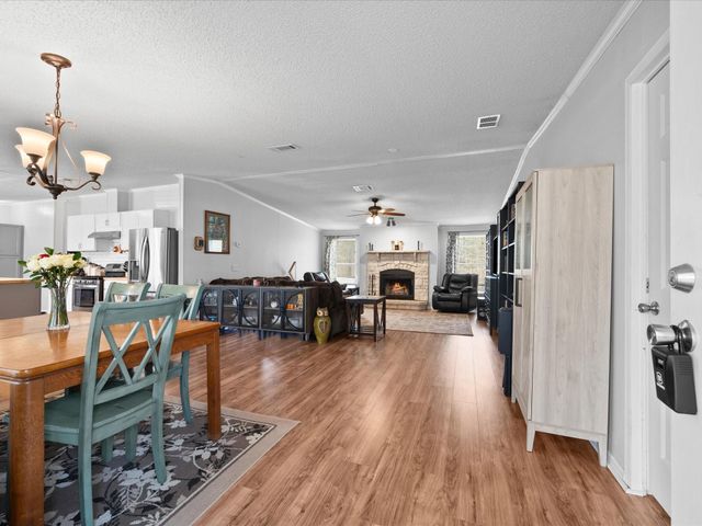 4 Ripple Creek Drive, Huntsville, TX 77320