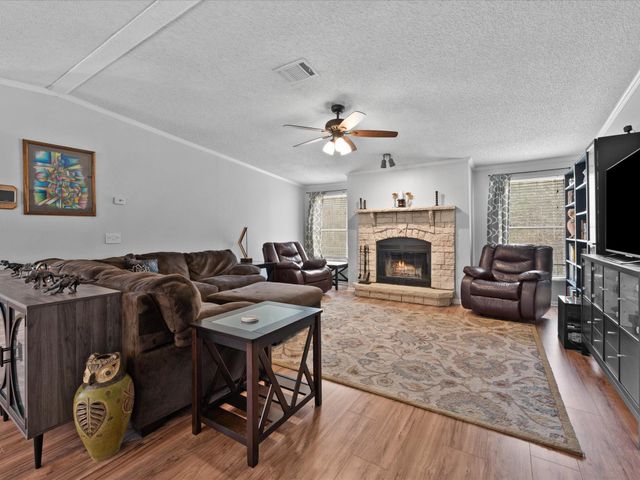 4 Ripple Creek Drive, Huntsville, TX 77320