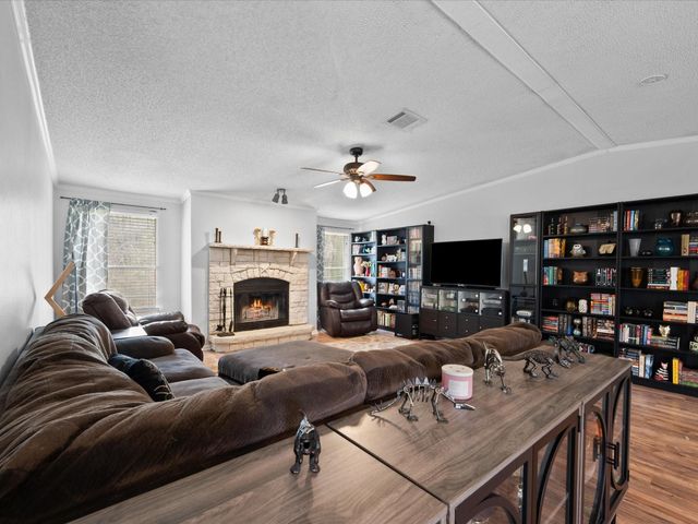 4 Ripple Creek Drive, Huntsville, TX 77320