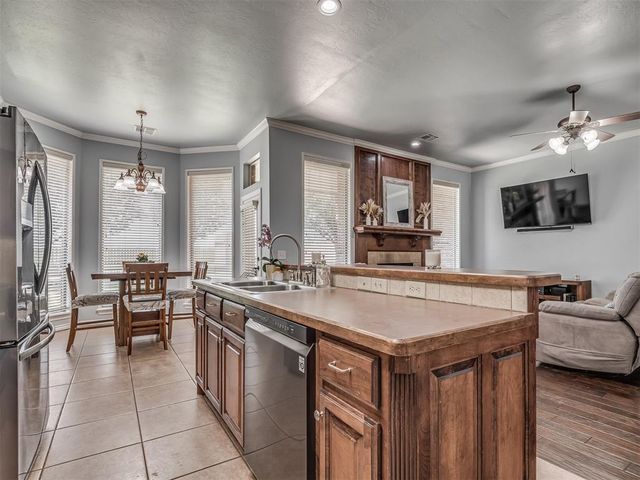 1850 Long Trail, Edmond, OK 73012
