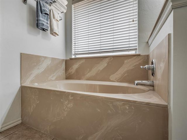 1850 Long Trail, Edmond, OK 73012