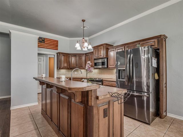 1850 Long Trail, Edmond, OK 73012