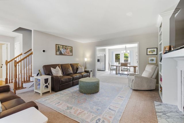 2452 English Station Drive, Lexington, KY 40514