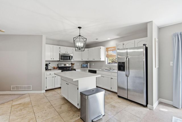 2452 English Station Drive, Lexington, KY 40514