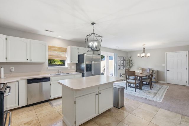 2452 English Station Drive, Lexington, KY 40514