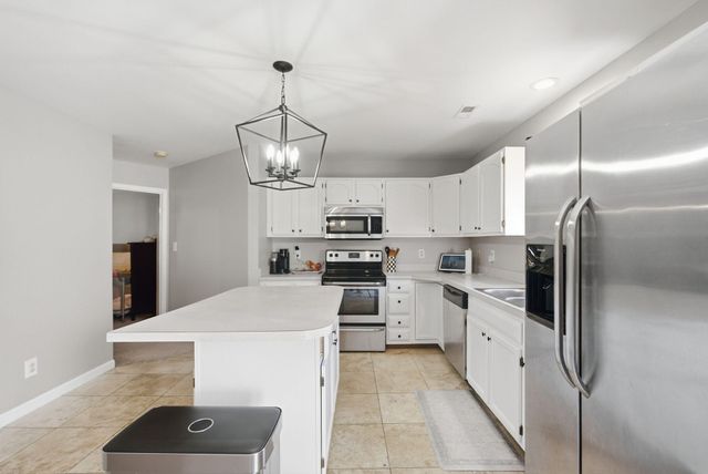 2452 English Station Drive, Lexington, KY 40514