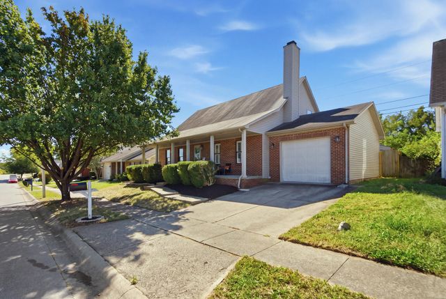 2452 English Station Drive, Lexington, KY 40514
