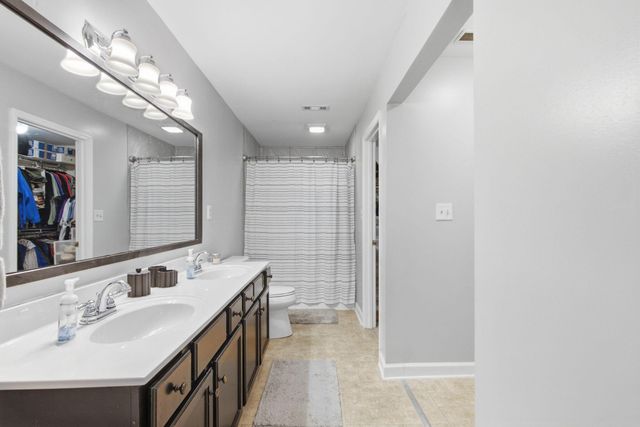 2452 English Station Drive, Lexington, KY 40514