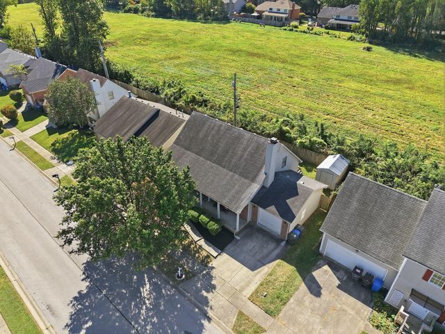 2452 English Station Drive, Lexington, KY 40514